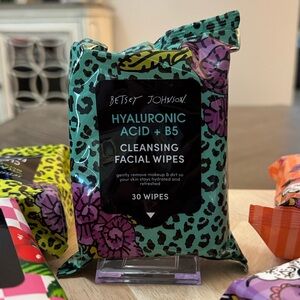 Betsey Johnson Leopard Print Facial Wipes